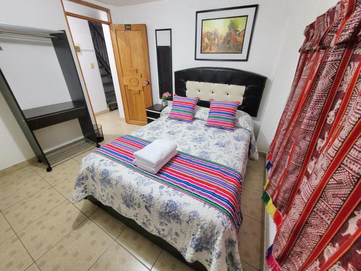 Hostal El Viajero En โอยานไตตามโบ ภายนอก รูปภาพ