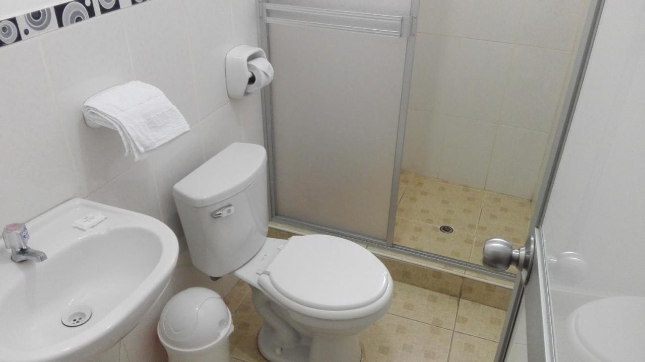 Hostal El Viajero En โอยานไตตามโบ ภายนอก รูปภาพ