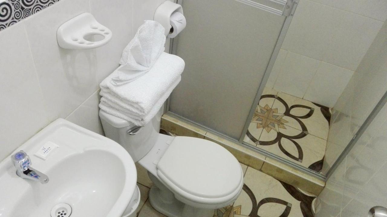 Hostal El Viajero En โอยานไตตามโบ ภายนอก รูปภาพ